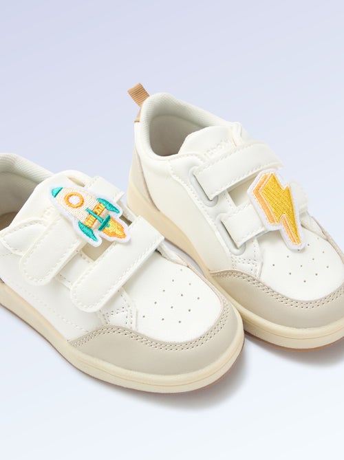 2er-Set Aufsteck-Patches zum Personalisieren deiner 'Kitchoun'-Sneakers - Kiabi 2er-Set Aufsteck-Patches zum Personalisieren deiner 'Kitchoun'-Sneakers - Kiabi