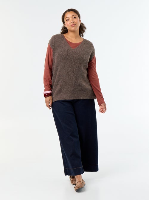 Ärmelloser Pullover mit goldenen Schmuckapplikationen - Kiabi Ärmelloser Pullover mit goldenen Schmuckapplikationen - Kiabi