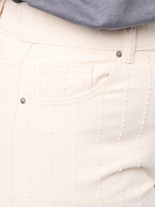 Balloon Twill Trousers with Vertical Distressed Details - Kiabi Balloon Twill Trousers with Vertical Distressed Details - Kiabi