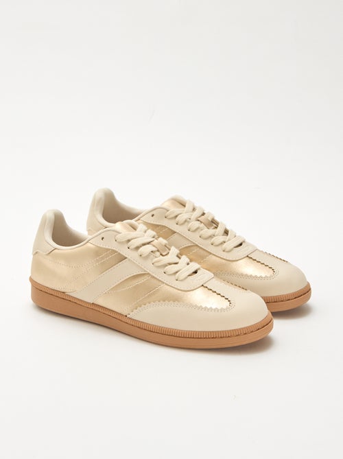 Baskets basses à empiècements contrastants - Kiabi