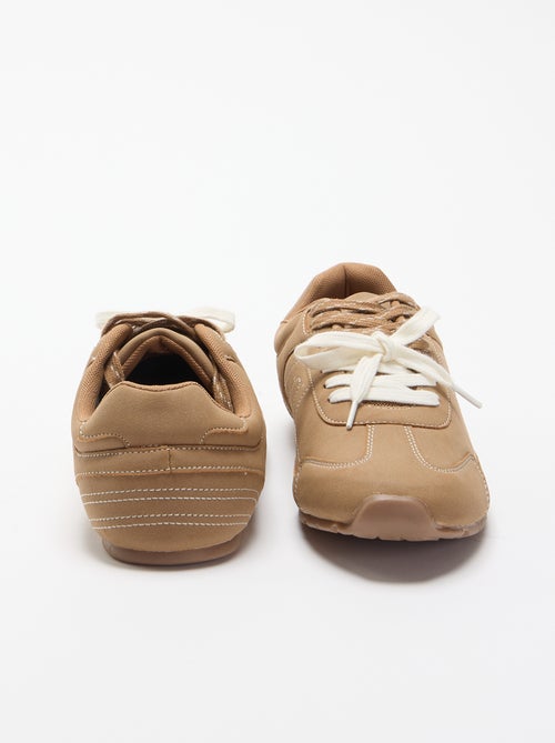 Baskets basses ? lacets bicolores - Kiabi Baskets basses ? lacets bicolores - Kiabi