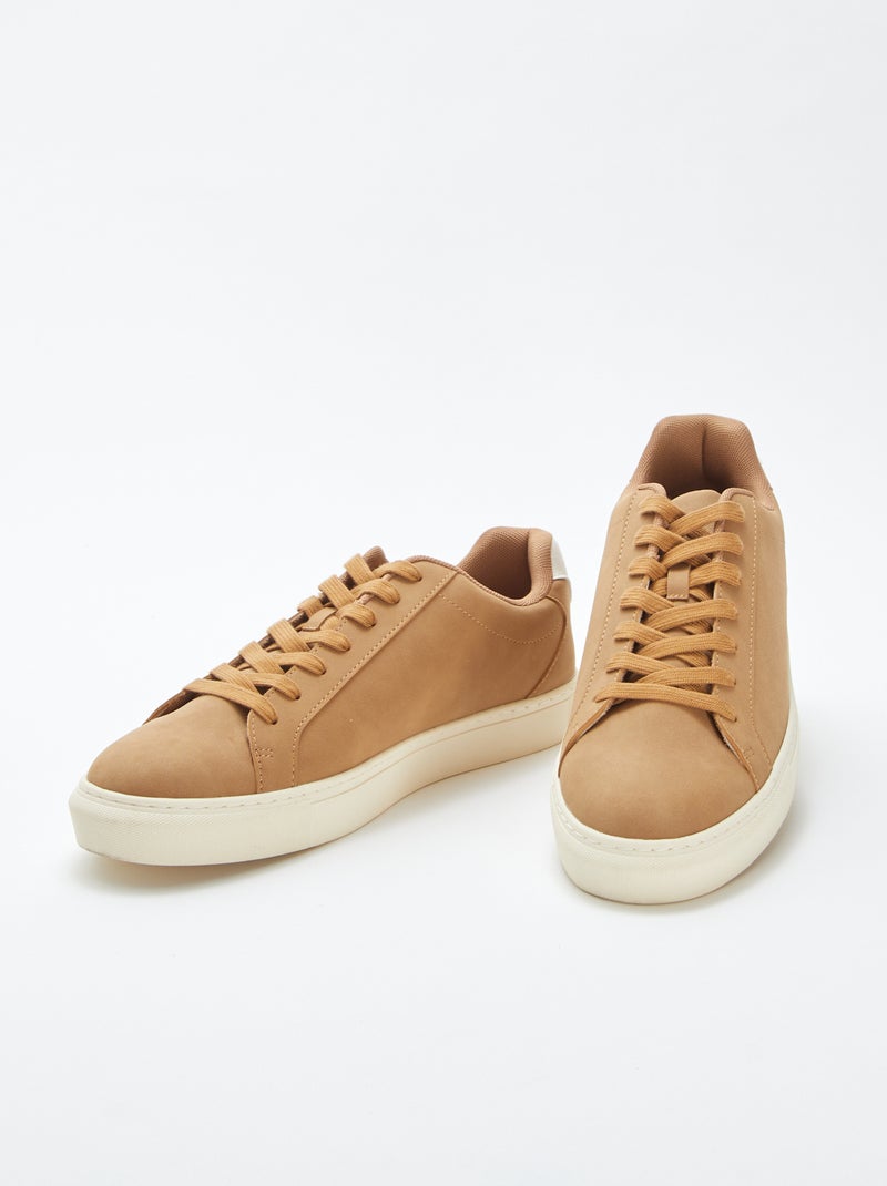 Baskets basses texturées Camel - Kiabi