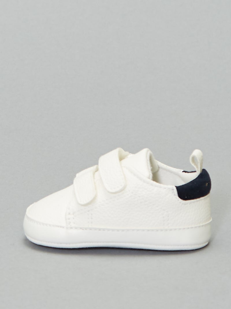 Baskets bicolores à scratchs Blanc - Kiabi