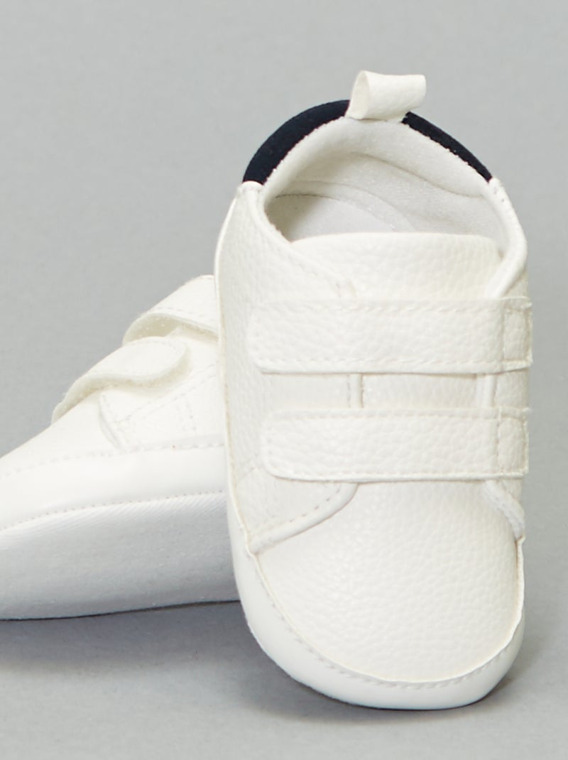 Baskets bicolores à scratchs Blanc - Kiabi