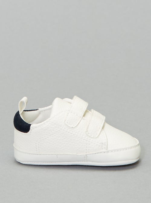 Baskets bicolores à scratchs - Kiabi