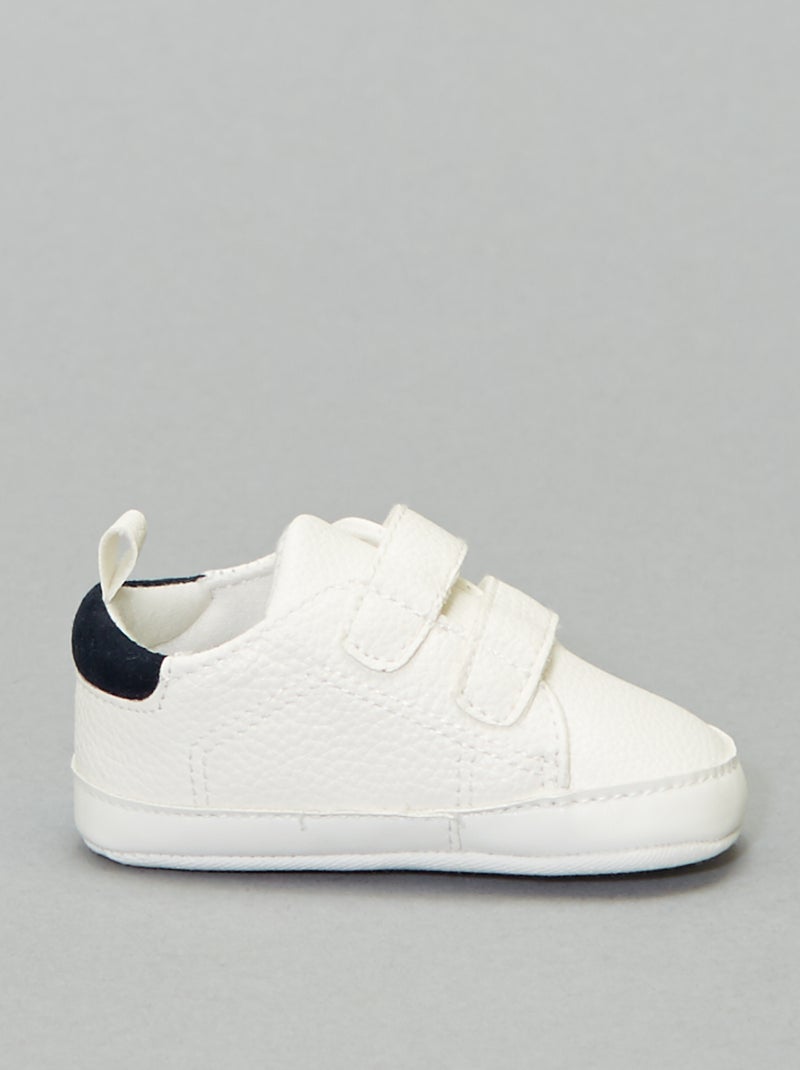 Baskets bicolores à scratchs Blanc - Kiabi