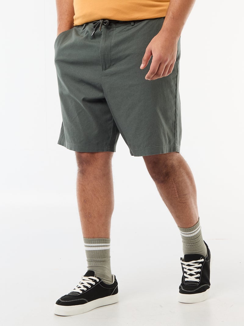 Bermuda chino avec ouverture boutonnée + zippée + liens de serrage Vert - Kiabi