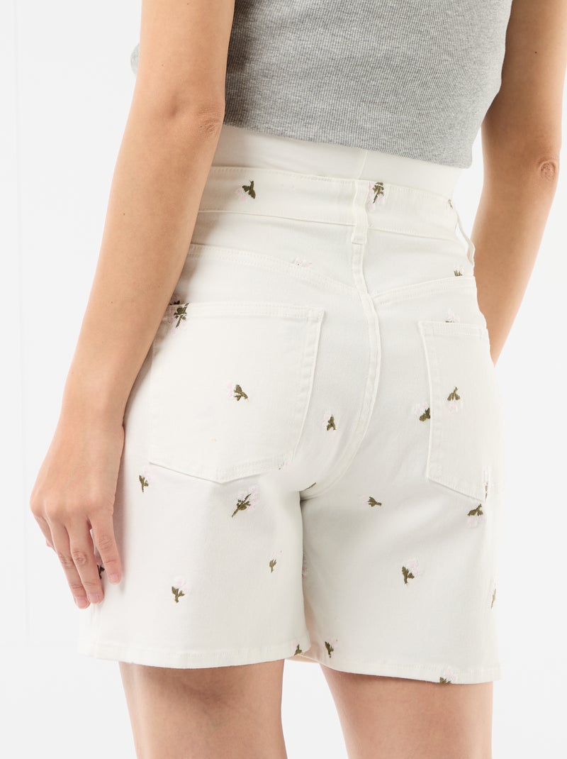 Bermuda en jean taille haute de maternité avec broderies Blanc - Kiabi