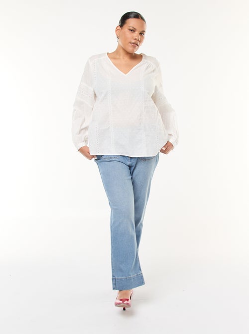 Blouse fluide uni en plumetis et ses broderies ajourées - Kiabi