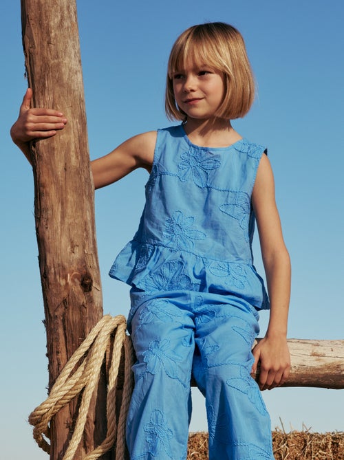 Blouse sans manches avec broderies fleuries - Kiabi
