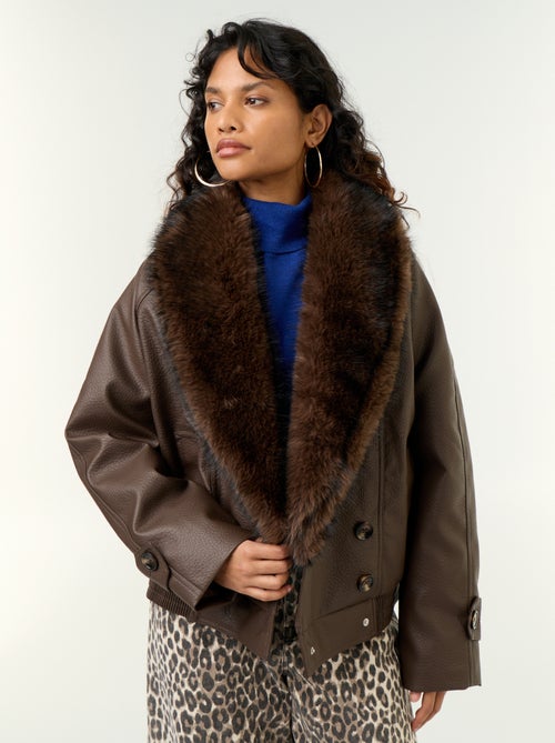 Blouson court en faux cuir avec col en fausse fourrure amovible - Kiabi