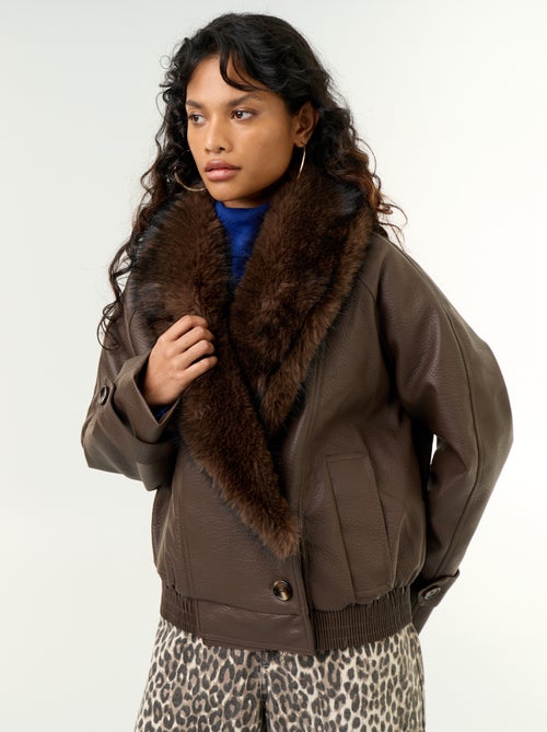 Blouson court en faux cuir avec col en fausse fourrure amovible - Kiabi