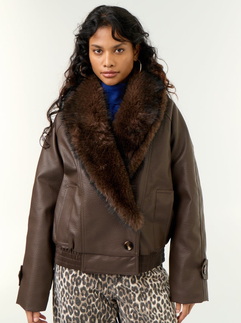 Blouson court en faux cuir avec col en fausse fourrure amovible Marron - Kiabi