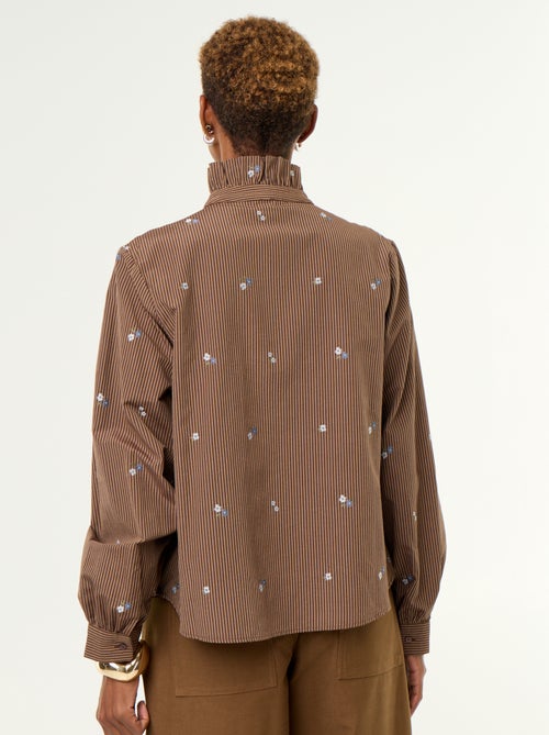 Bluse mit ausgefallenem Kragen und Allover-Stickereien - Kiabi Bluse mit ausgefallenem Kragen und Allover-Stickereien - Kiabi