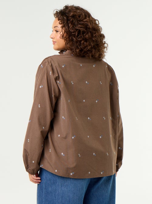 Bluse mit Blumenstickereien und Stehkragen - Kiabi Bluse mit Blumenstickereien und Stehkragen - Kiabi