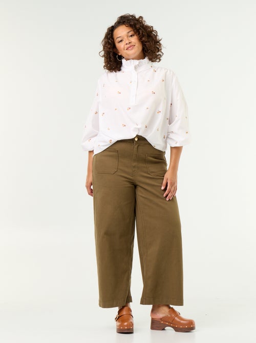 Bluse mit Blumenstickereien und Stehkragen - Kiabi