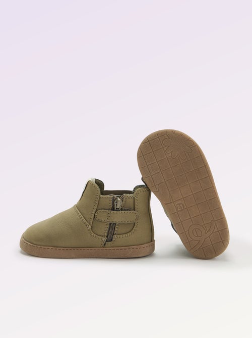 Boots en simili avec soufflet élastiqué - Motricité 3 '1ers pas' - Kitchoun - Kiabi Boots en simili avec soufflet élastiqué - Motricité 3 '1ers pas' - Kitchoun - Kiabi