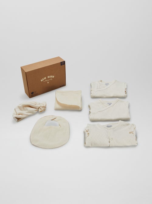 Box nascita unisex New born in the family - 6 pezzi - Kiabi