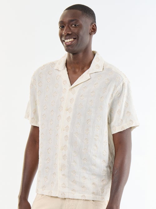Camicia a maniche corte in maglia fantasia con ricami - Kiabi Camicia a maniche corte in maglia fantasia con ricami - Kiabi