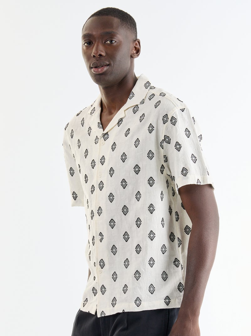 Camicia a maniche corte in maglia fantasia con ricami Nero - Kiabi
