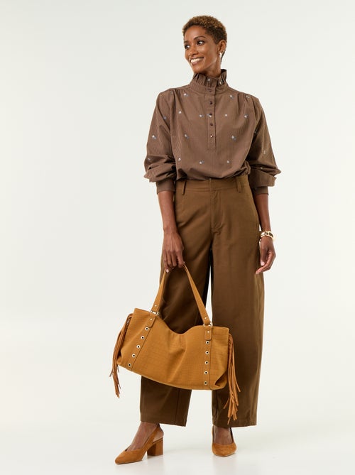 Camicia con collo fantasia e ricami all over - Kiabi Camicia con collo fantasia e ricami all over - Kiabi