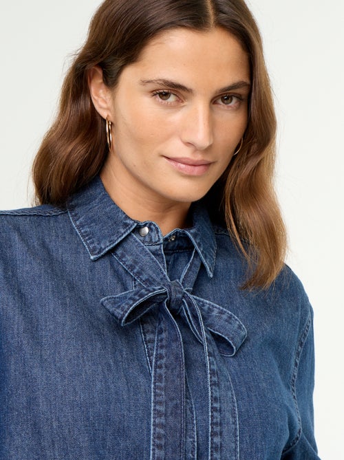 Camicia in denim con collo lavallière - Kiabi Camicia in denim con collo lavallière - Kiabi