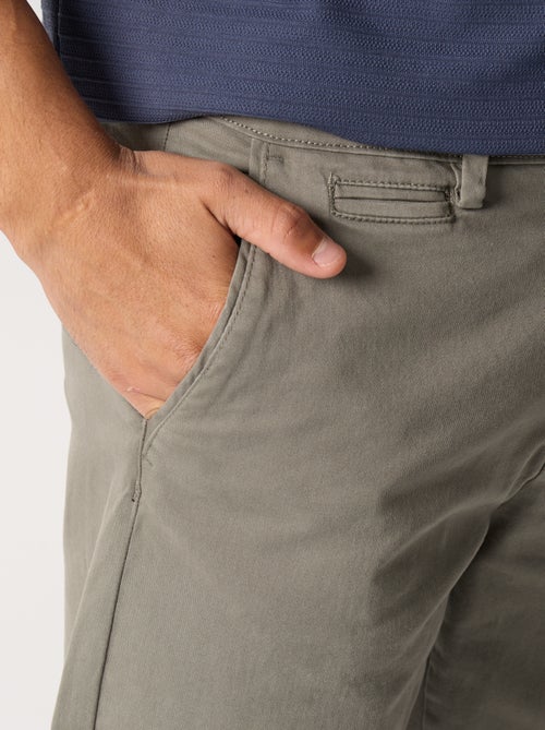 Chino uni taille standard - Kiabi