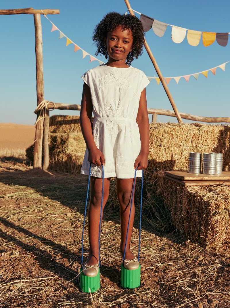 Combinaison short avec grandes fleurs brodées Blanc - Kiabi