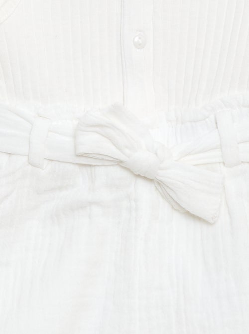 Combinaison short en double gaze de coton + ceinture à nouer - Kiabi