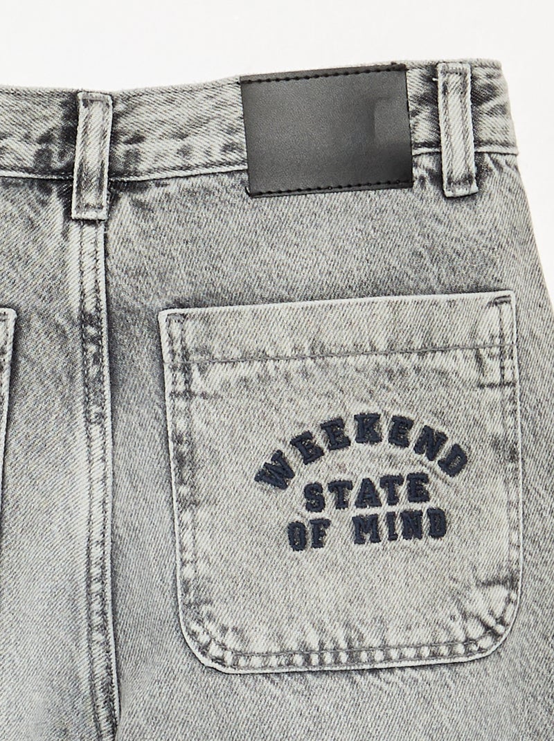 Denim Straight Fit mit 5 Taschen Grau - Kiabi