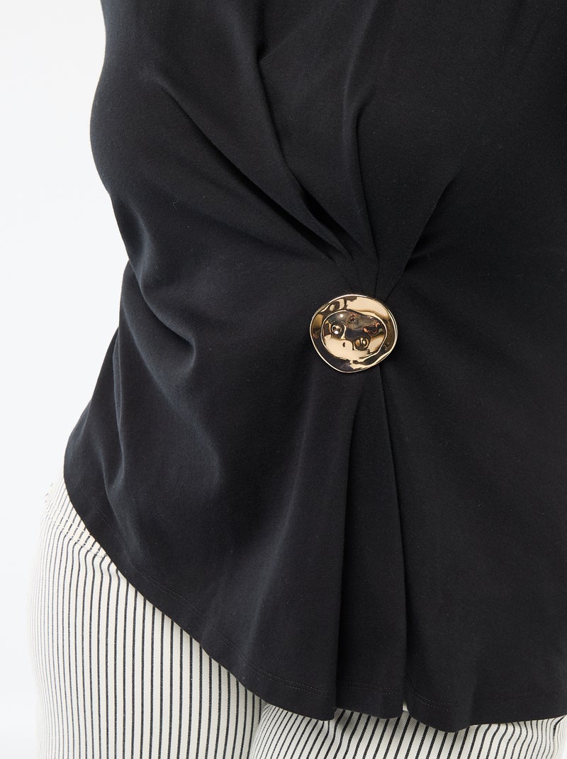 Drapiertes Rundhals-T-Shirt mit Schmuckdetail Schwarz - Kiabi