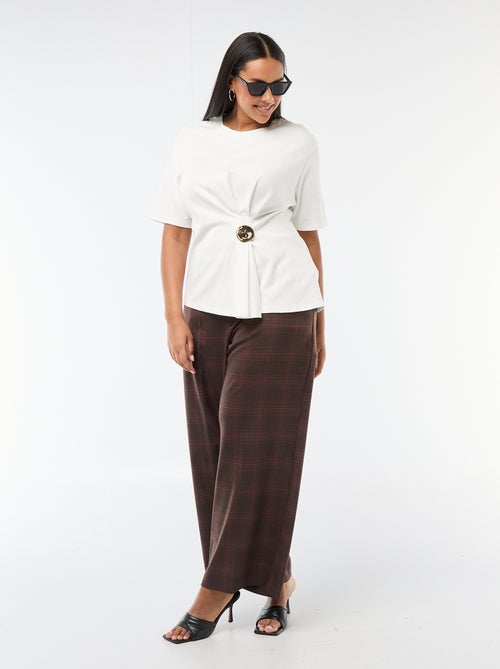 Drapiertes Rundhals-T-Shirt mit Schmuckdetail - Kiabi