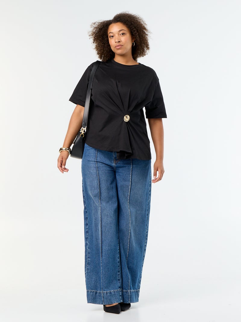 Drapiertes T-Shirt mit goldfarbenem Broschen-Detail Schwarz - Kiabi