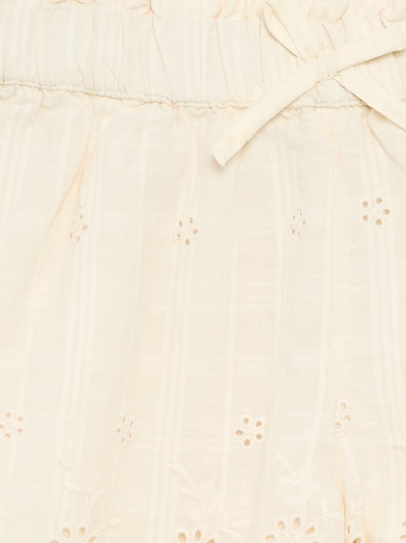 Einfarbige Shorts mit Lochstickerei Beige - Kiabi