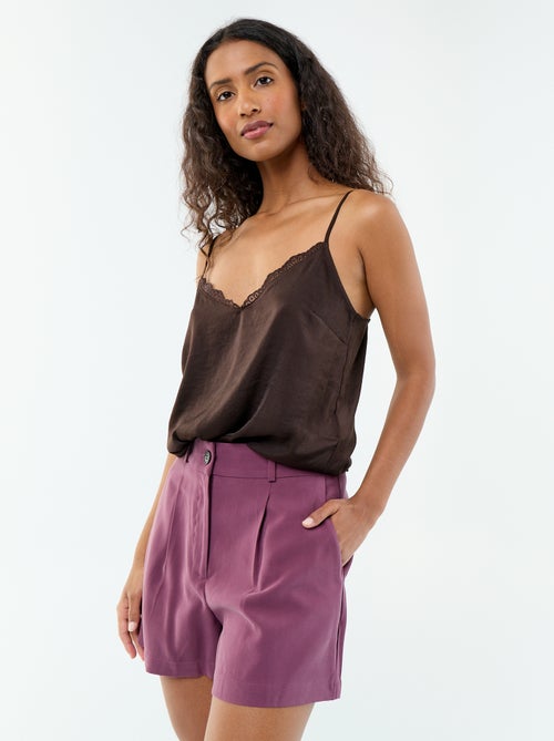 Einfarbige Twill-Shorts mit 2 Taschen - Kiabi Einfarbige Twill-Shorts mit 2 Taschen - Kiabi