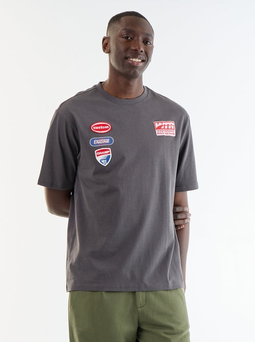 Einfarbiges Kurzarm-T-Shirt mit aufgenähten Patches - Kiabi