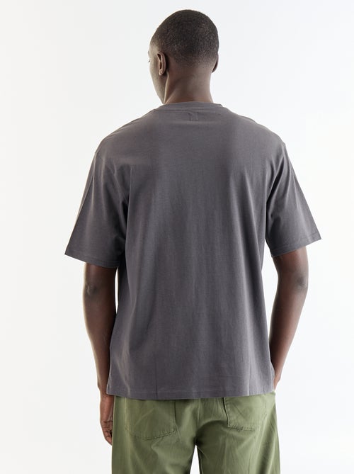 Einfarbiges Kurzarm-T-Shirt mit aufgenähten Patches - Kiabi