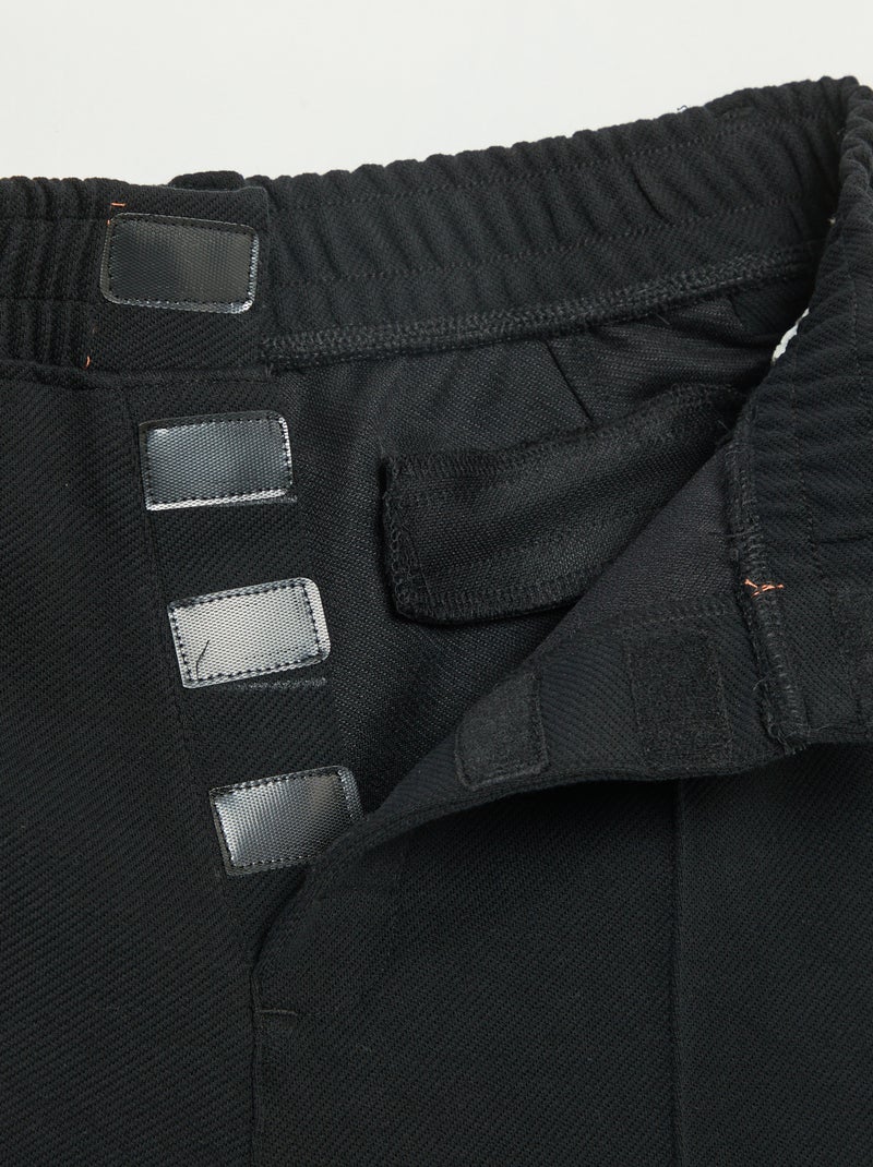 Einfarbiges Regular-Chino – Kollektion zum einfachen Anziehen Schwarz - Kiabi