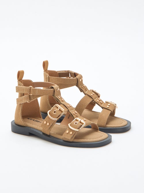 Flache Sandalen mit Nietenriemen - Kiabi