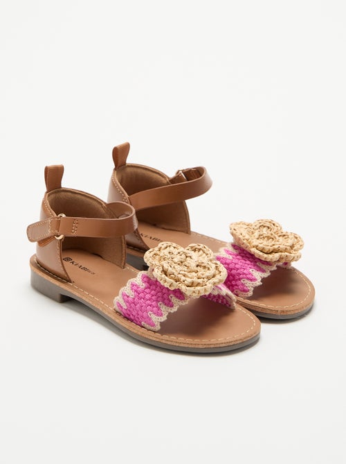 Flache Sandalen mit verspielten Blumen - Kiabi Flache Sandalen mit verspielten Blumen - Kiabi