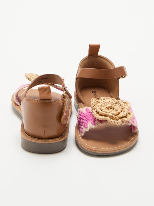 Flache Sandalen mit verspielten Blumen - Kiabi Flache Sandalen mit verspielten Blumen - Kiabi