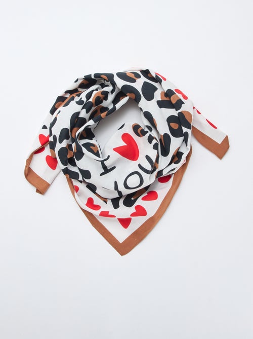 Foulard imprimé fantaisie (100x100 cm) 'Agathe Sorlet x Kiabi' - Saint-Valentin - Kiabi Foulard imprimé fantaisie (100x100 cm) 'Agathe Sorlet x Kiabi' - Saint-Valentin - Kiabi