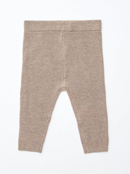 Geschenkset Wickeloberteil + Hose + Socken + Mütze + Lätzchen - Kiabi