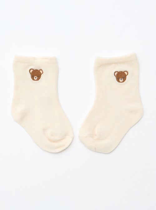 Geschenkset Wickeloberteil + Hose + Socken + Mütze + Lätzchen - Kiabi