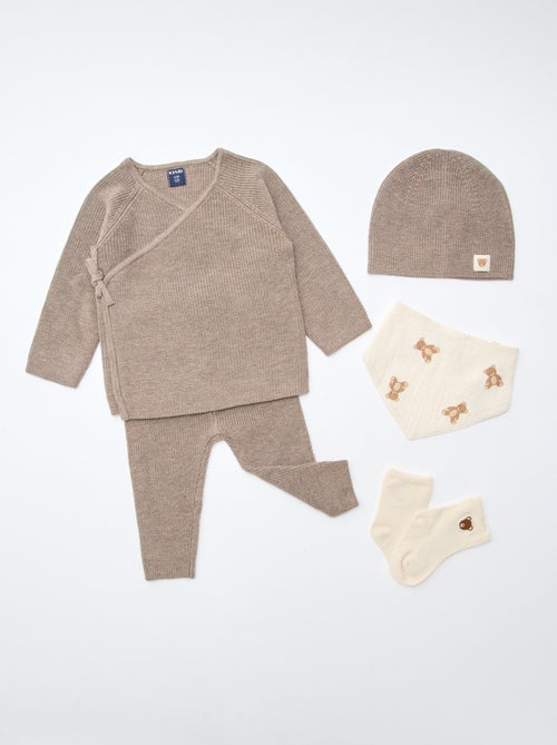 GIFTBOX Bra + Trousers + Socks + Hat + Bib - Kiabi