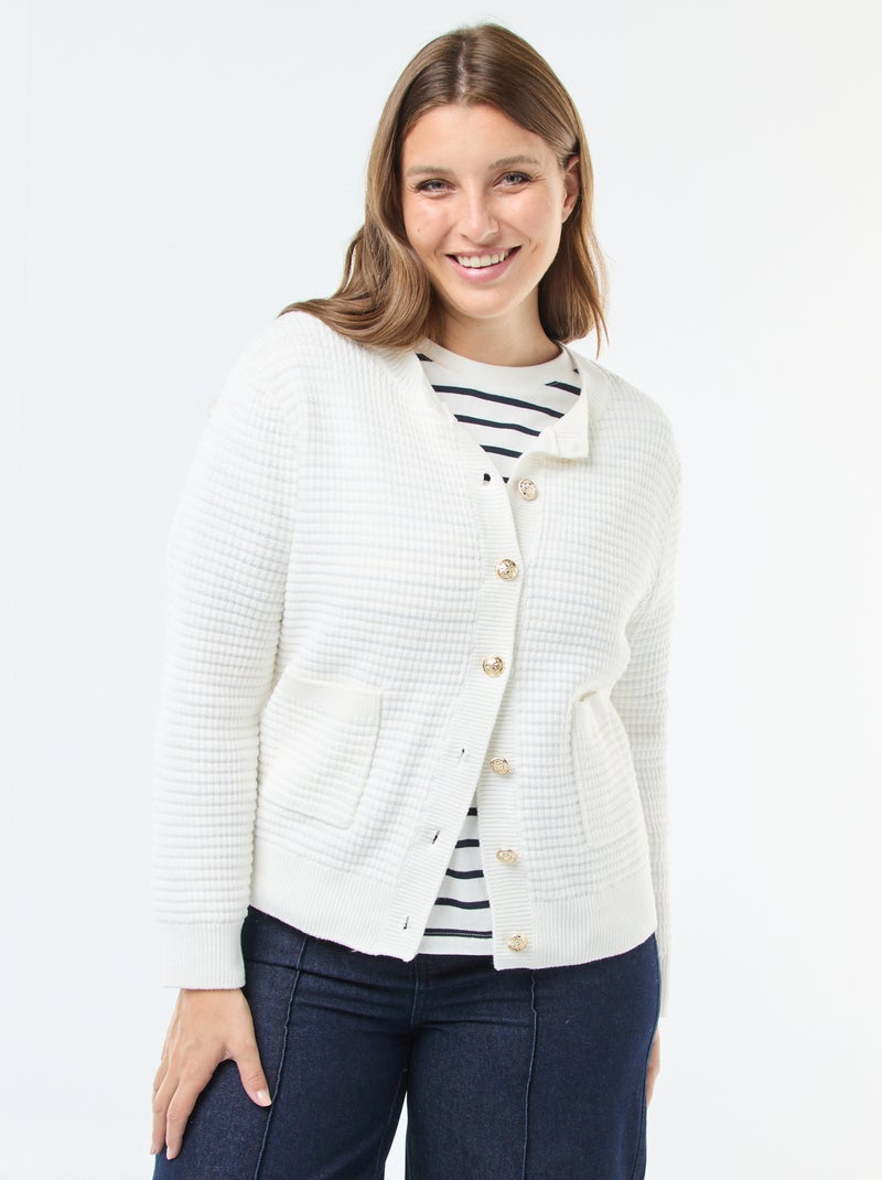 Gilet en maille gaufrée avec boutons dorés Beige - Kiabi