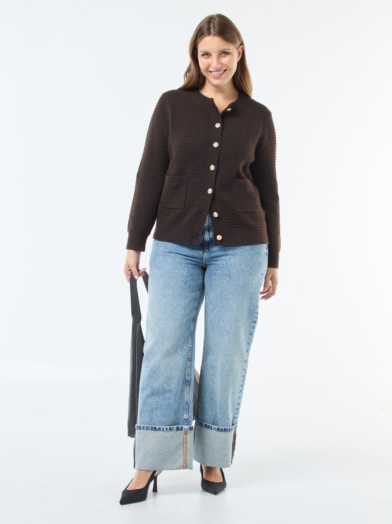 Gilet en maille gaufrée avec boutons dorés Marron - Kiabi