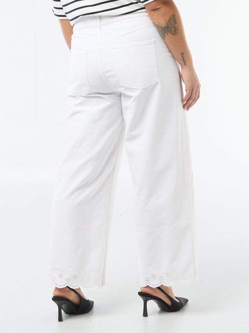 High-Waist Wide-Leg Jeans mit aufgesetzten Taschen vorne und hinten - Kiabi High-Waist Wide-Leg Jeans mit aufgesetzten Taschen vorne und hinten - Kiabi