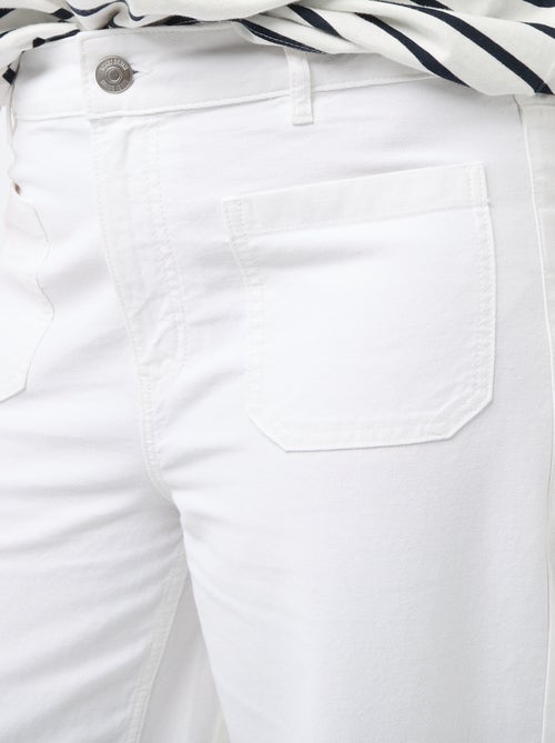 High-Waist Wide-Leg Jeans mit aufgesetzten Taschen vorne und hinten - Kiabi High-Waist Wide-Leg Jeans mit aufgesetzten Taschen vorne und hinten - Kiabi