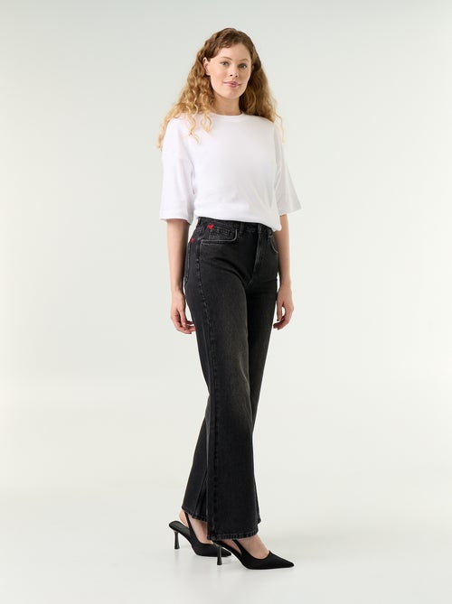 High-waisted flare jeans with 'heart' embroidery - Kiabi High-waisted flare jeans with 'heart' embroidery - Kiabi